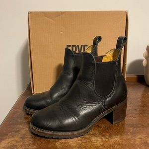 Frye Sabrina Chelsea Boot